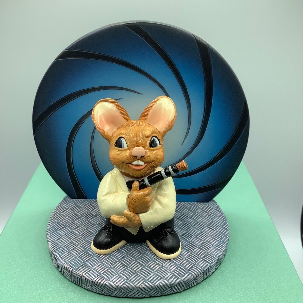 PENDELFIN - 2007 Canadian Event Piece - James Bond - COA - Stonecraft Rabbit
